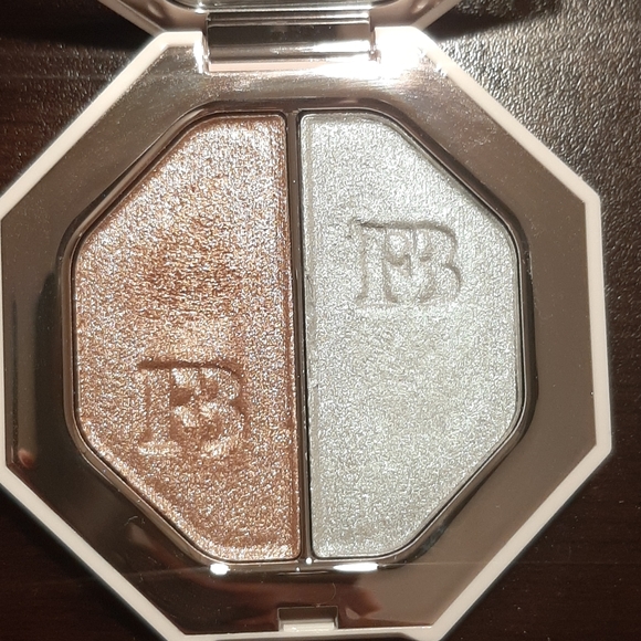 ⭐Fenty Beauty Highlighter